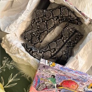 JEFFREY CAMPBELL SNAKE PRINT ANKLE BOOTS GREY BLACK SIZE 8 BLOCK HEEL